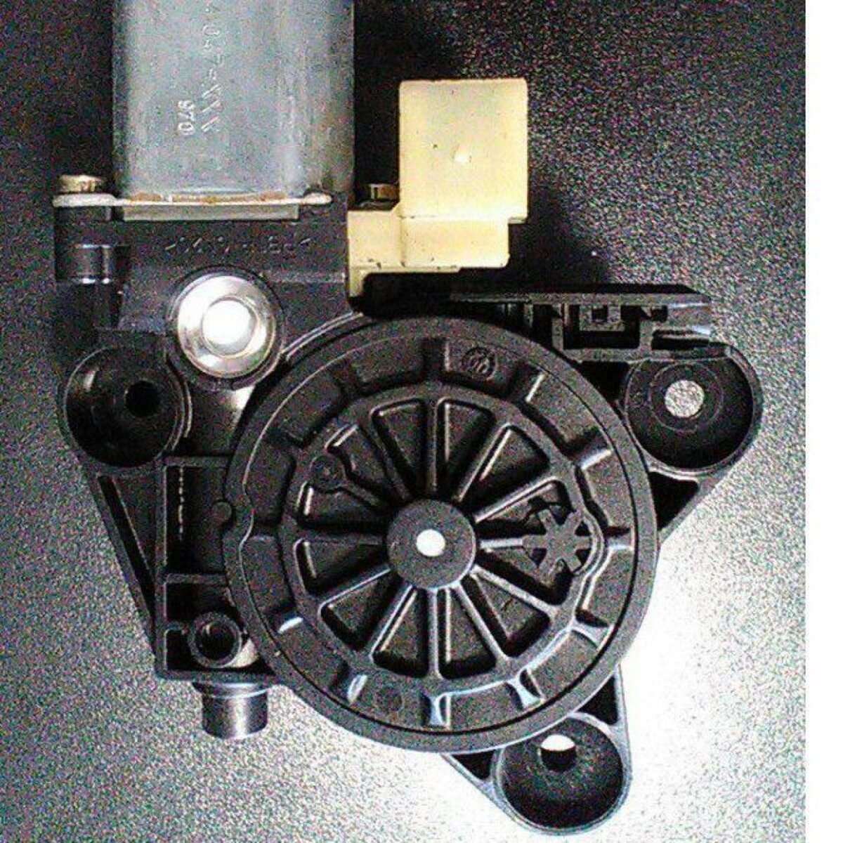 Моторчик склопідйомника  Mercedes-Benz C-Class W203 (2000-2007) A2038203042