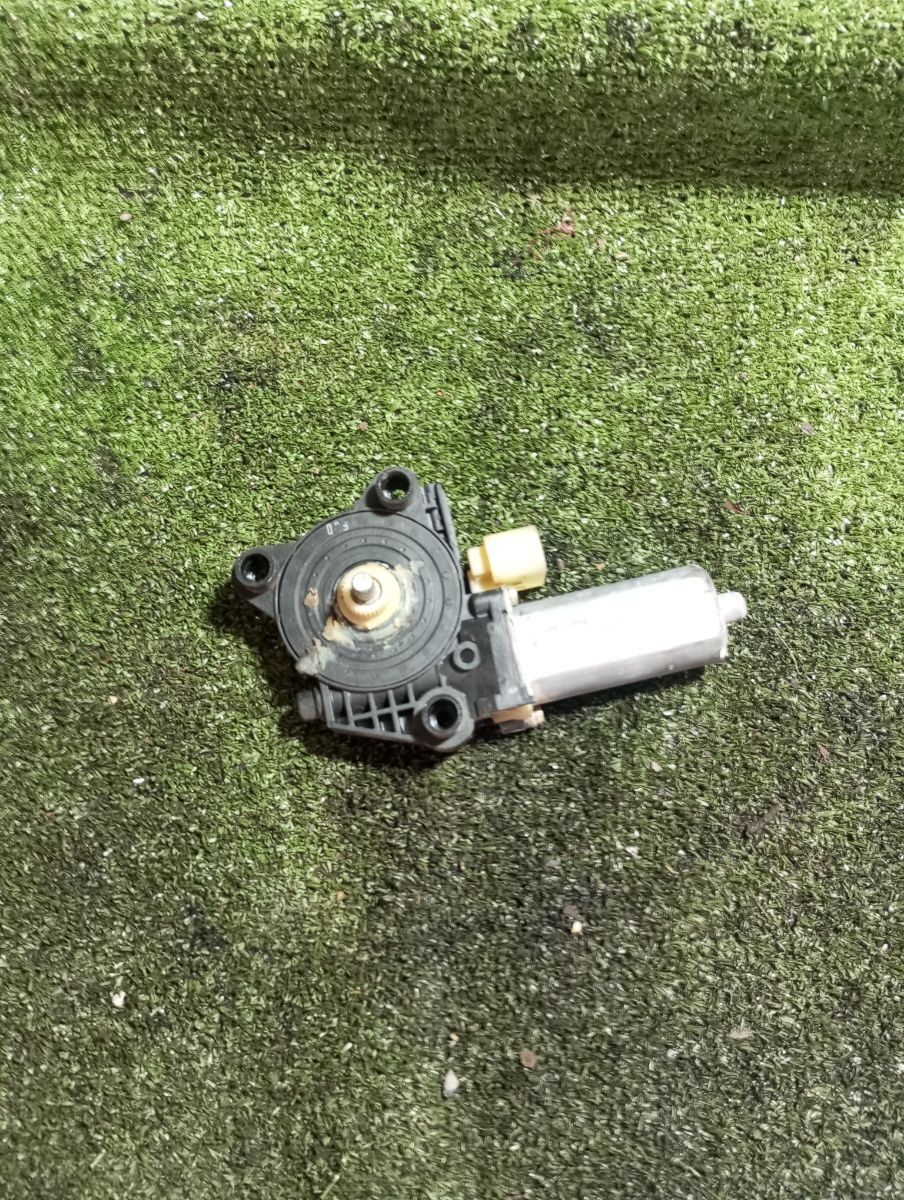 Моторчик склопідйомника задній правий Mercedes-Benz C-Class W203 (2000-2007) A2038203042