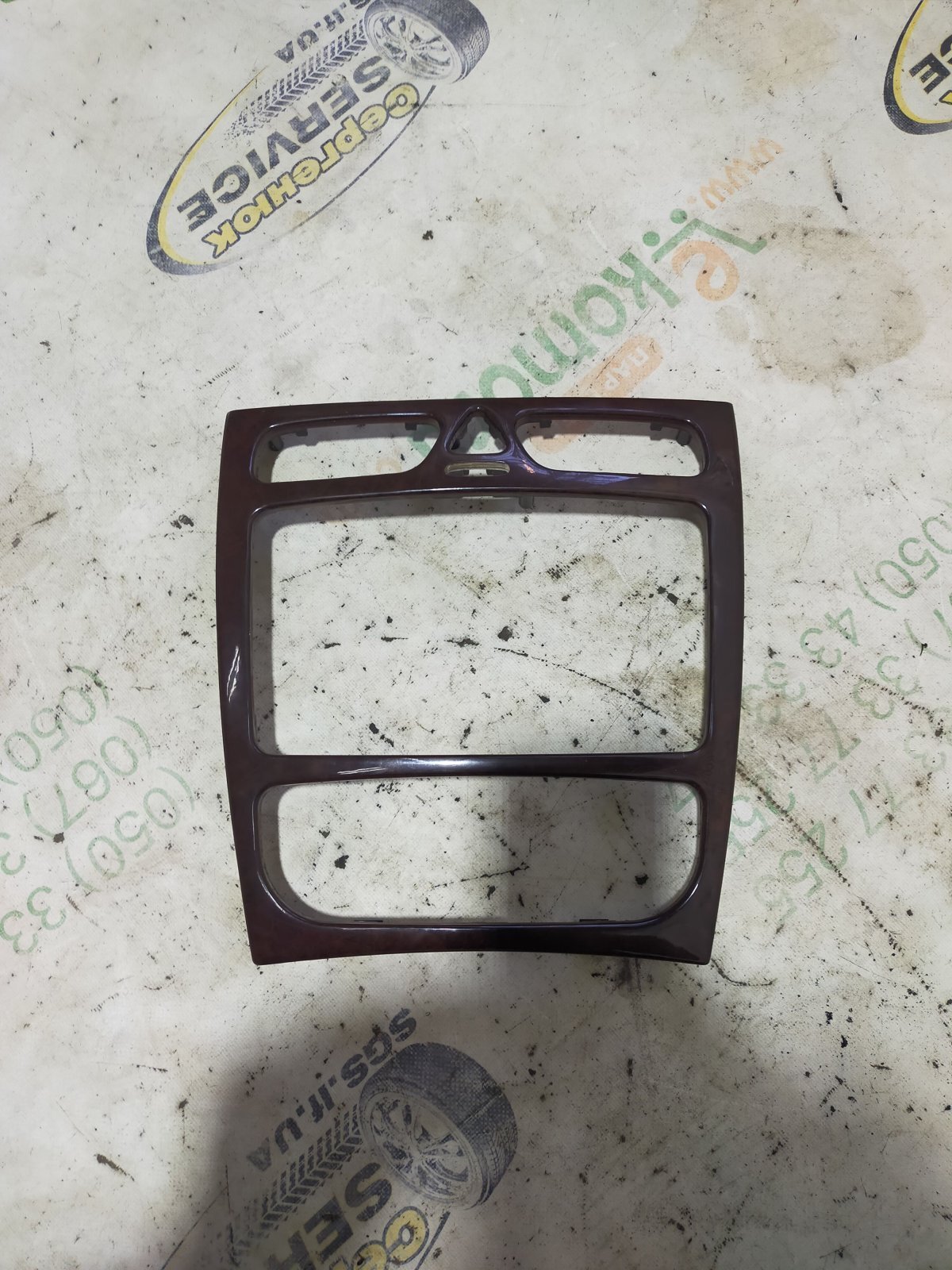 Накладка передней панели Mercedes-Benz C-Class W203 (2000-2007) A2036804639