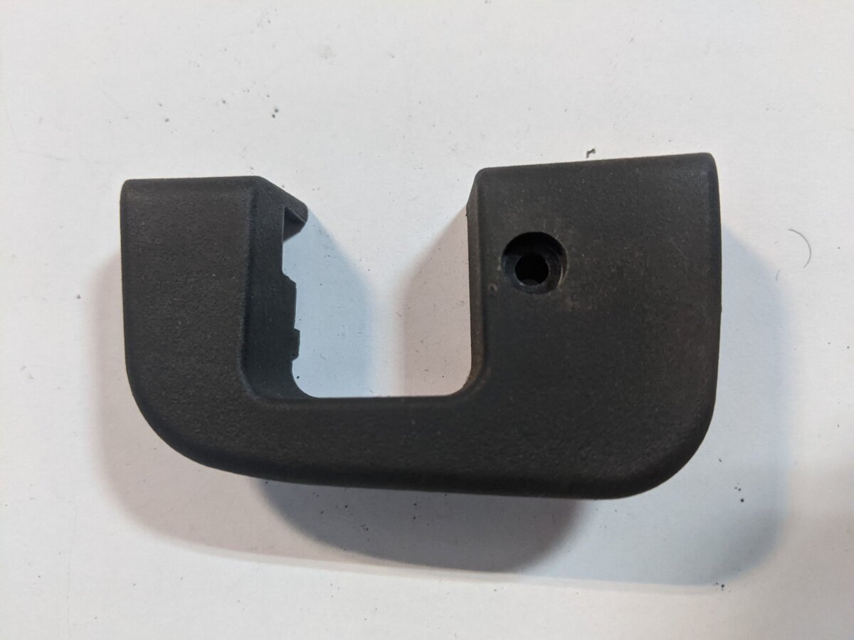 Накладка замка двери правой Mercedes-Benz C-Class W203 (2000-2007) A2037230224