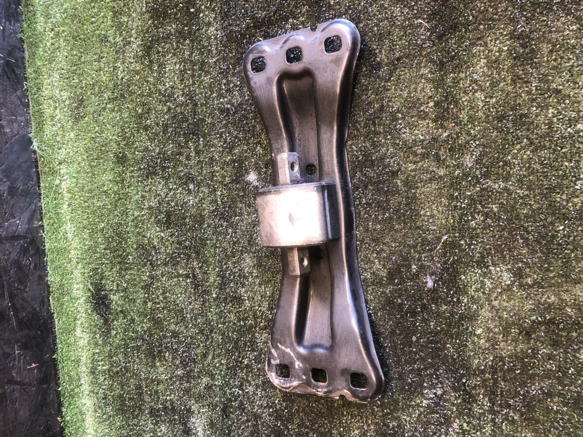 Подушка коробки 100% оригінал mercedes benz Mercedes-Benz C-Class W203 (2000-2007) A2032420601