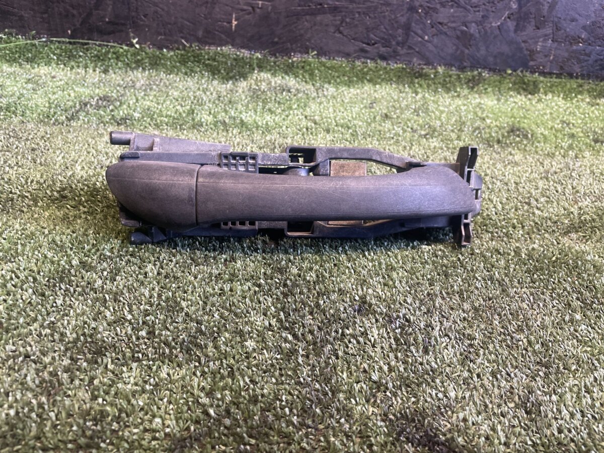 Ручка дверей Mercedes-Benz C-Class W203 (2000-2007) A2037600234