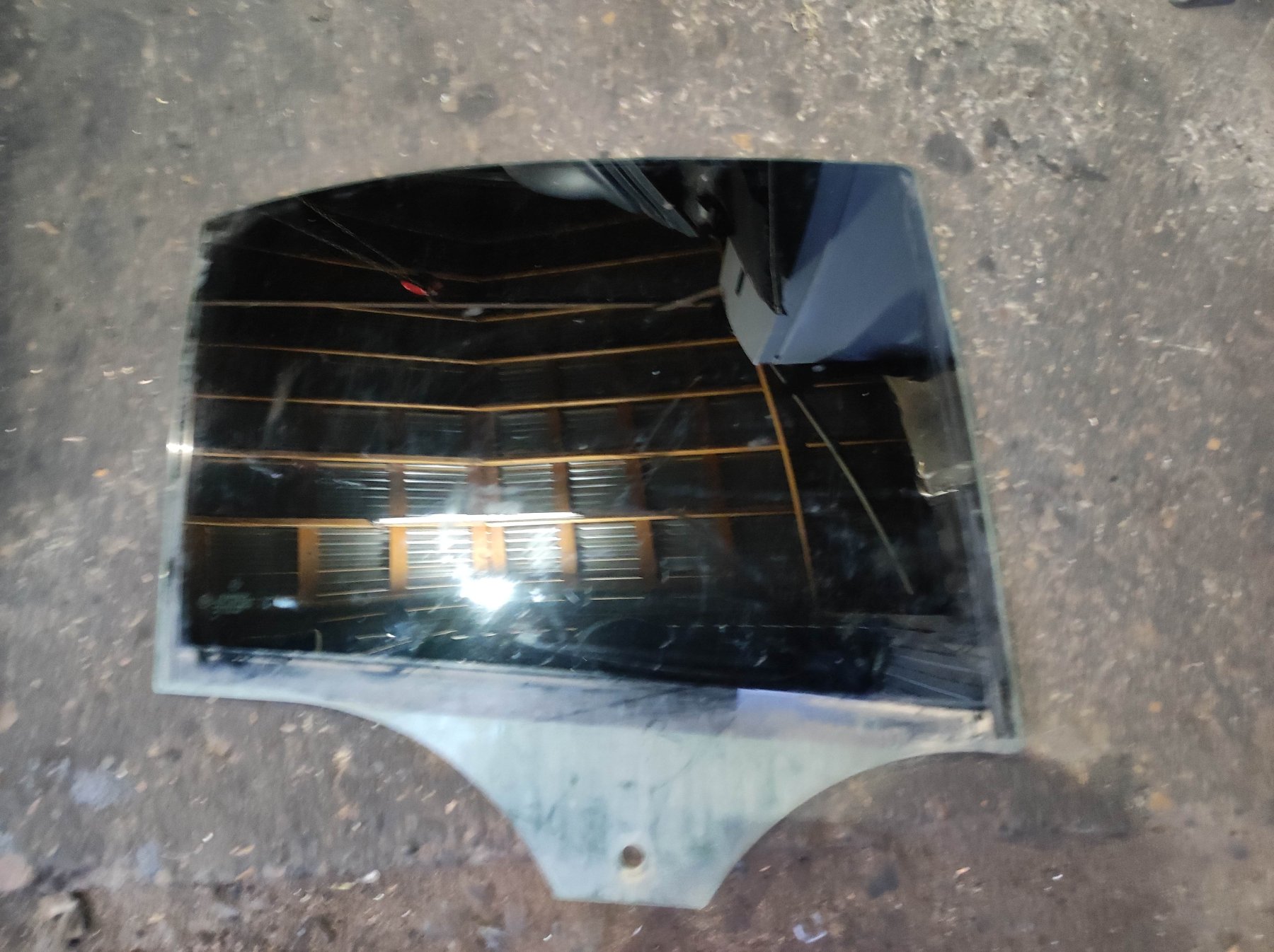 Скло автомобільне(бокове) Mercedes-Benz C-Class W203 (2000-2007) A2037350210