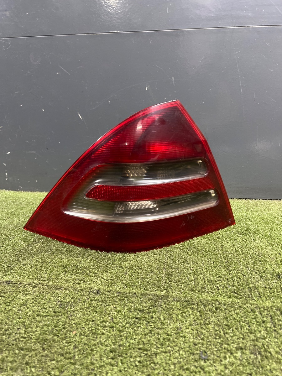 Стоп задній лівий Mercedes-Benz C-Class W203 (2000-2007) A2038200164