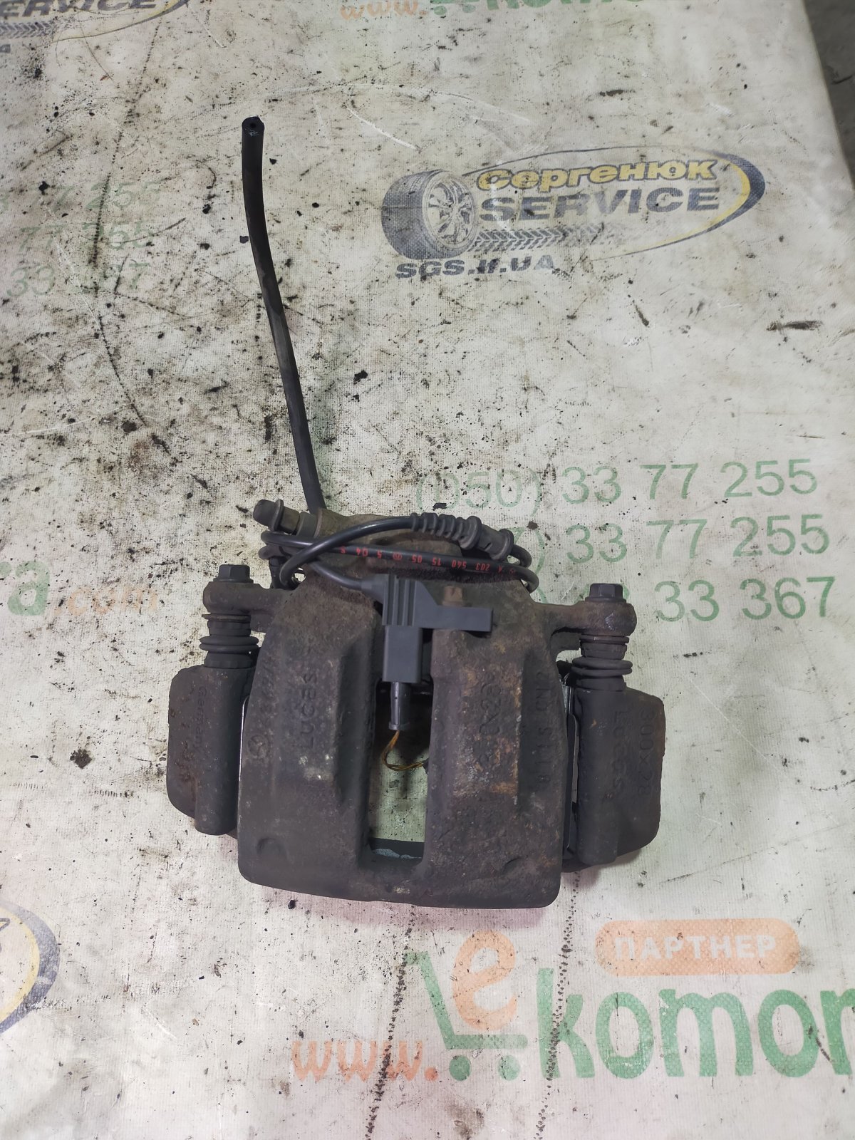 супорт гальмівний, передній, лівий Mercedes-Benz C-Class W203 (2000-2007) A0034202383