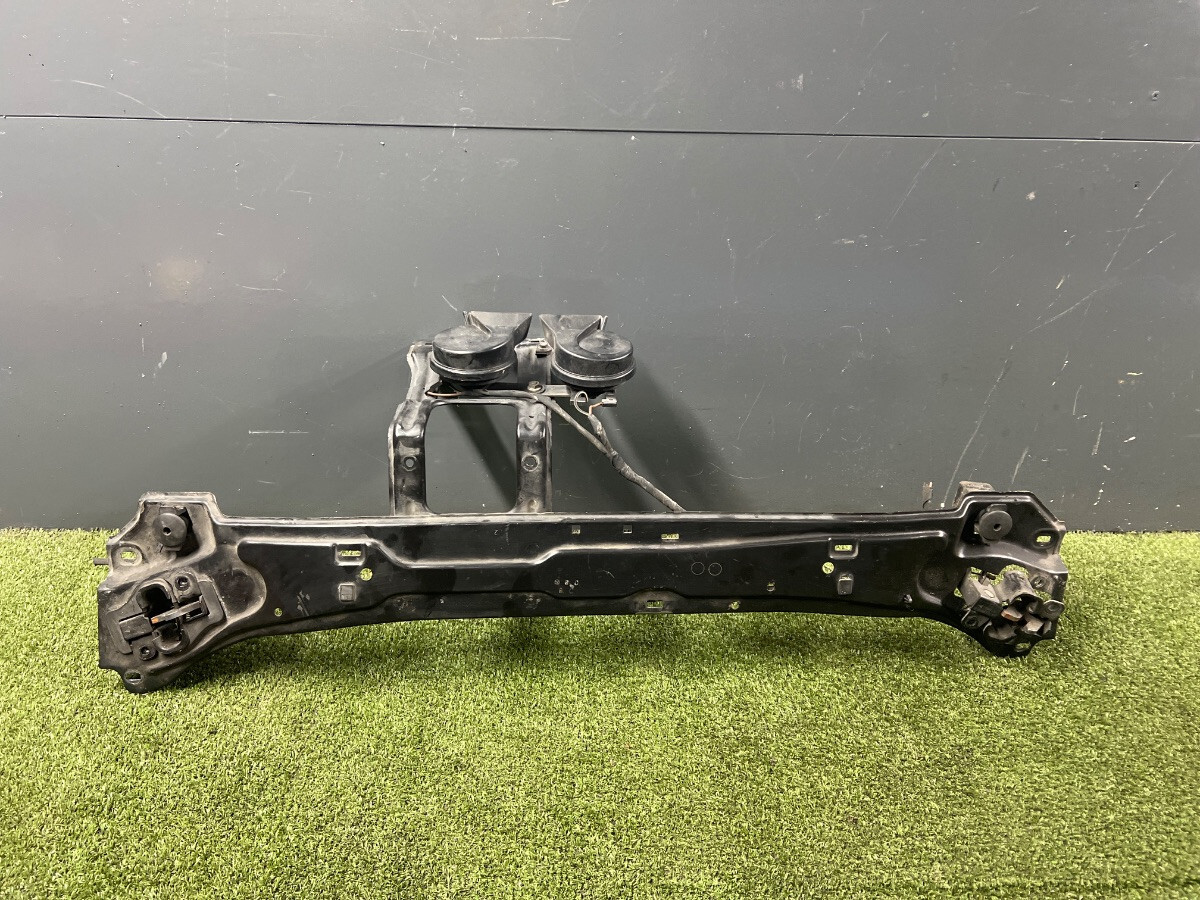 Телевізор передній верхній Mercedes-Benz C-Class W203 (2000-2007) A2036204372