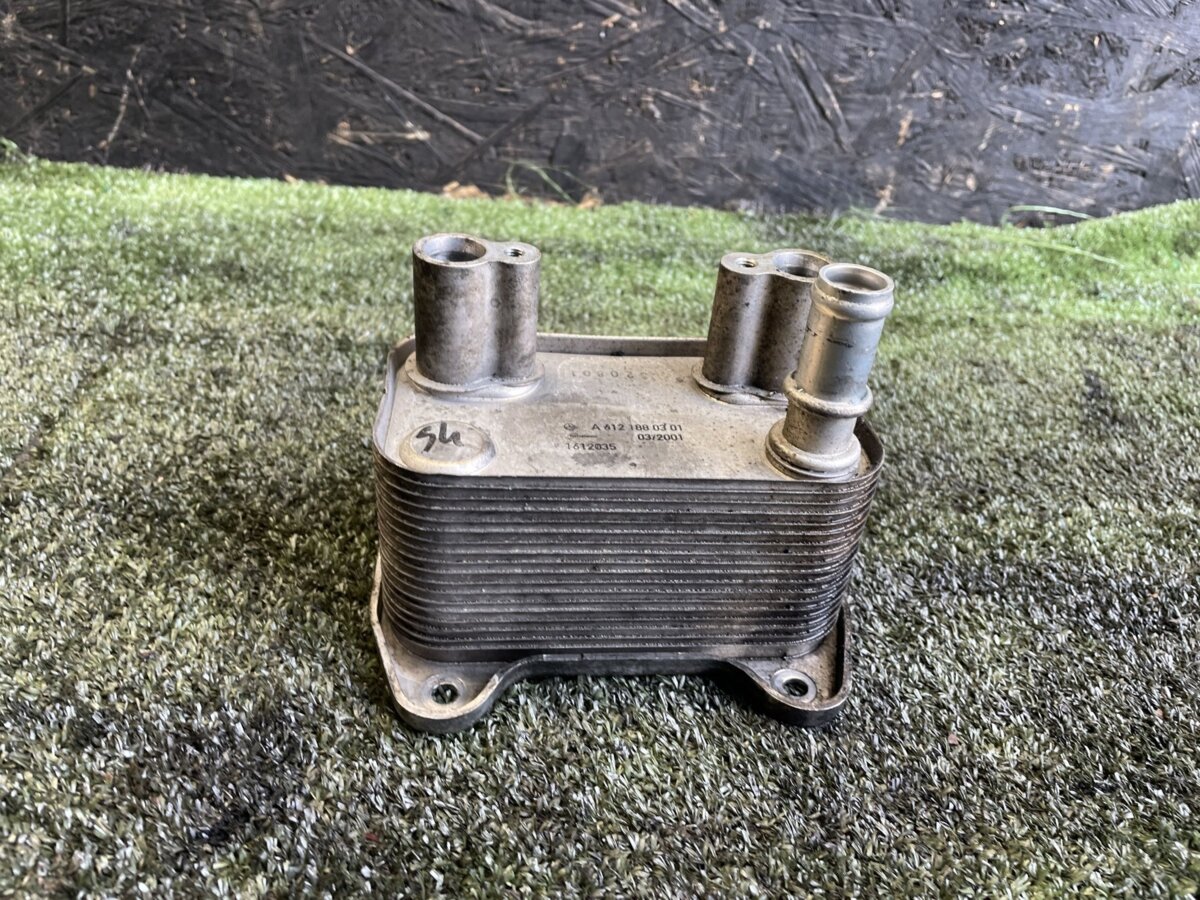 Теплообмінник (радіатор масляний) Mercedes-Benz C-Class W203 (2000-2007) A6121880301