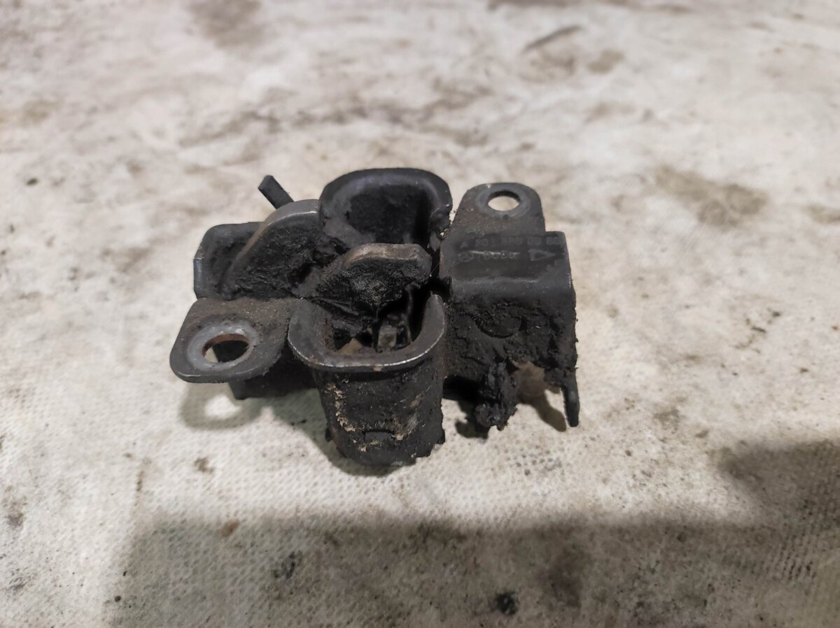 Замок капота Mercedes-Benz C-Class W203 (2000-2007) A2038800060