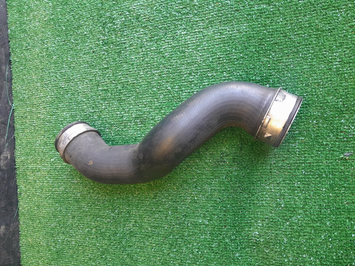 Патрубок інтеркулера правий нижній Mercedes-Benz CLK-Class C208 (1997-2003) A2095280482