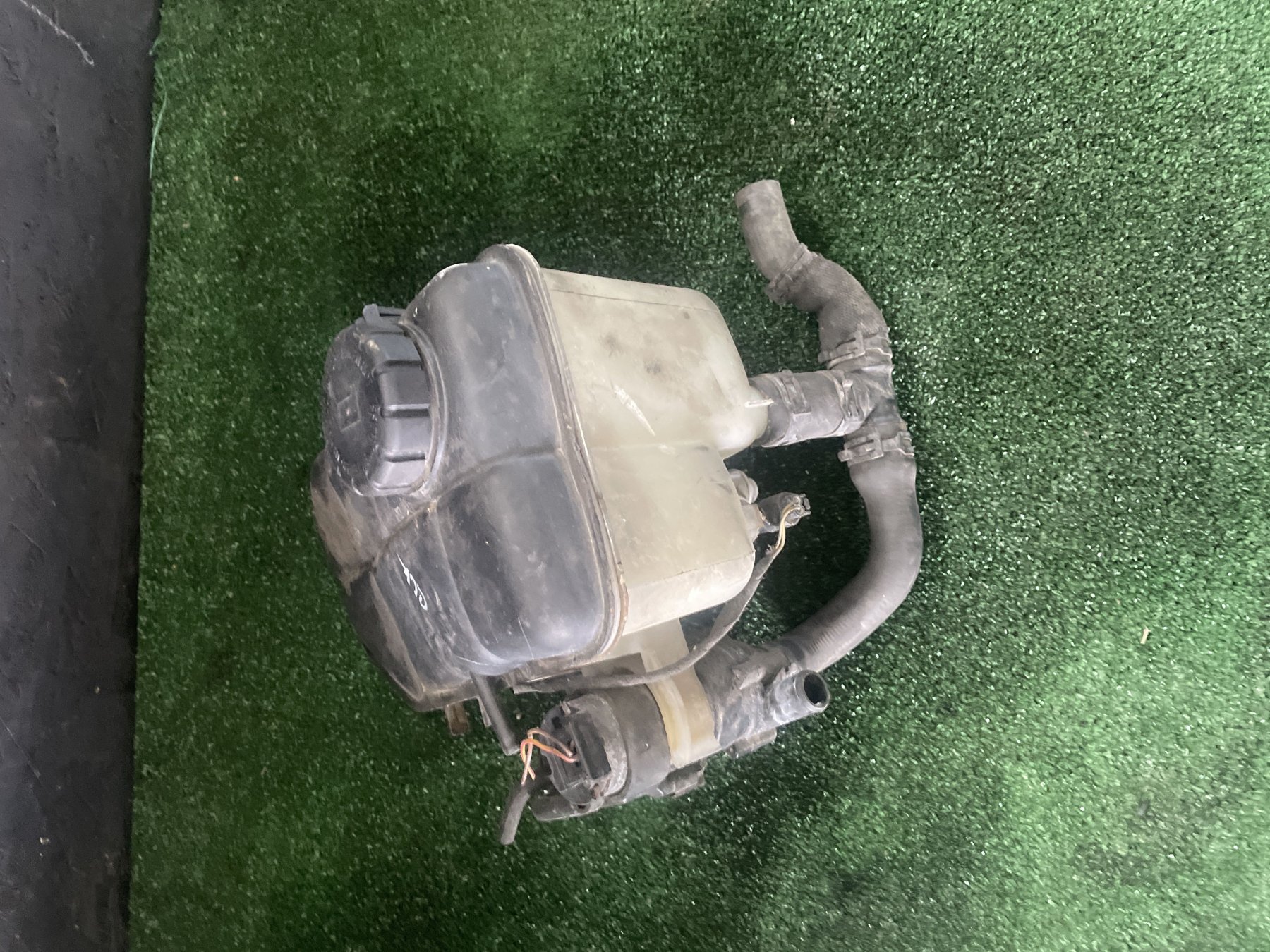 Бачок скло омивача Mercedes-Benz CLK-Class C209 (2002-2010) 2035000049
