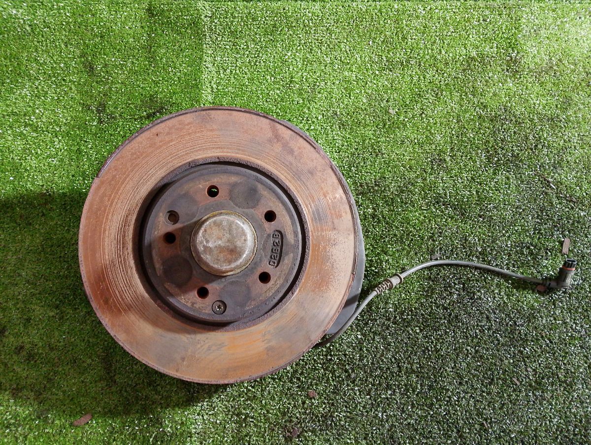 Цапфа - поворотний кулак передній, правий В ЗБОРЕ Mercedes-Benz CLK-Class C209 (2002-2010) A2093320101