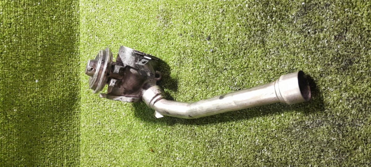 Клапан egr рециркуляції газів з патрубком Mercedes-Benz CLK-Class C209 (2002-2010) A6110900754