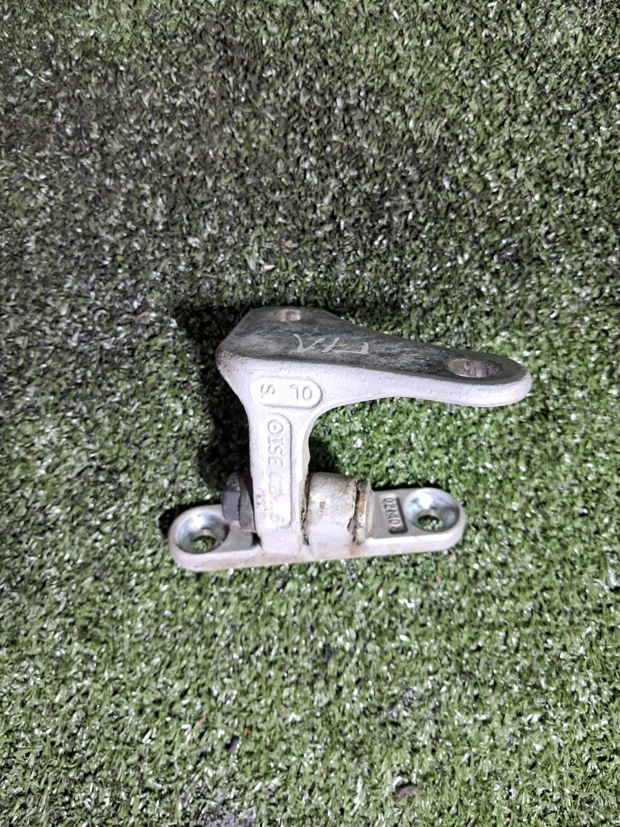 Петля лівої передньої двері Mercedes-Benz CLK-Class C209 (2002-2010) 2037200737