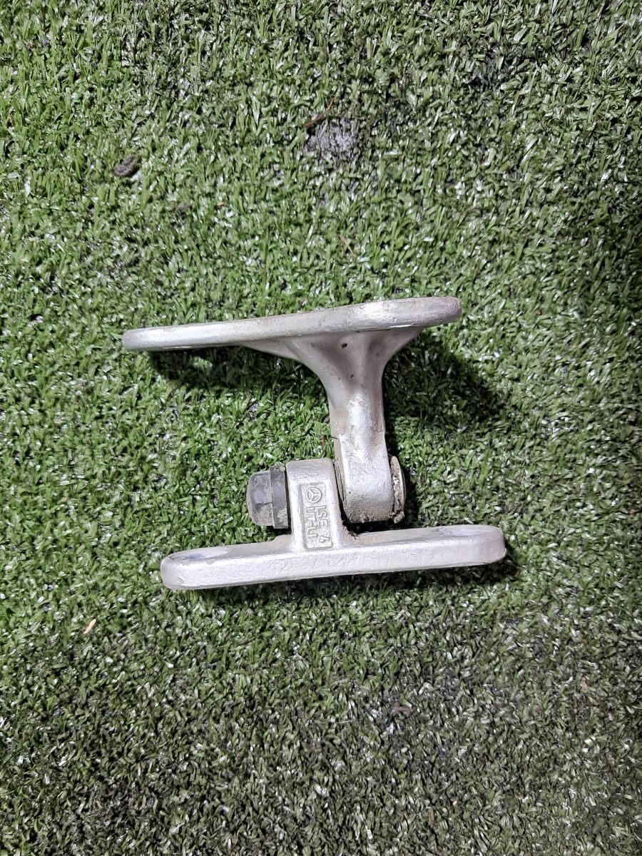 Петлі лівих передніх дверей верхня Mercedes-Benz CLK-Class C209 (2002-2010) A2037200137