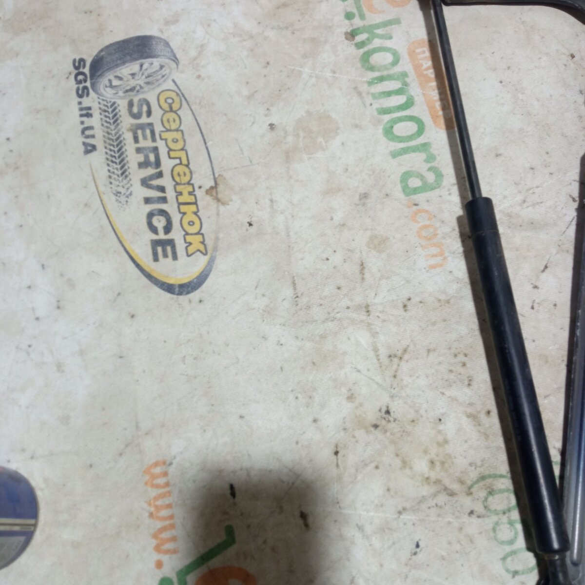 амортизатор капота газовий; амортизатор під капот; стійка капота; упор капота; амортизатор капота Mercedes-Benz E-Class W210 (1995-2003) A2108800429