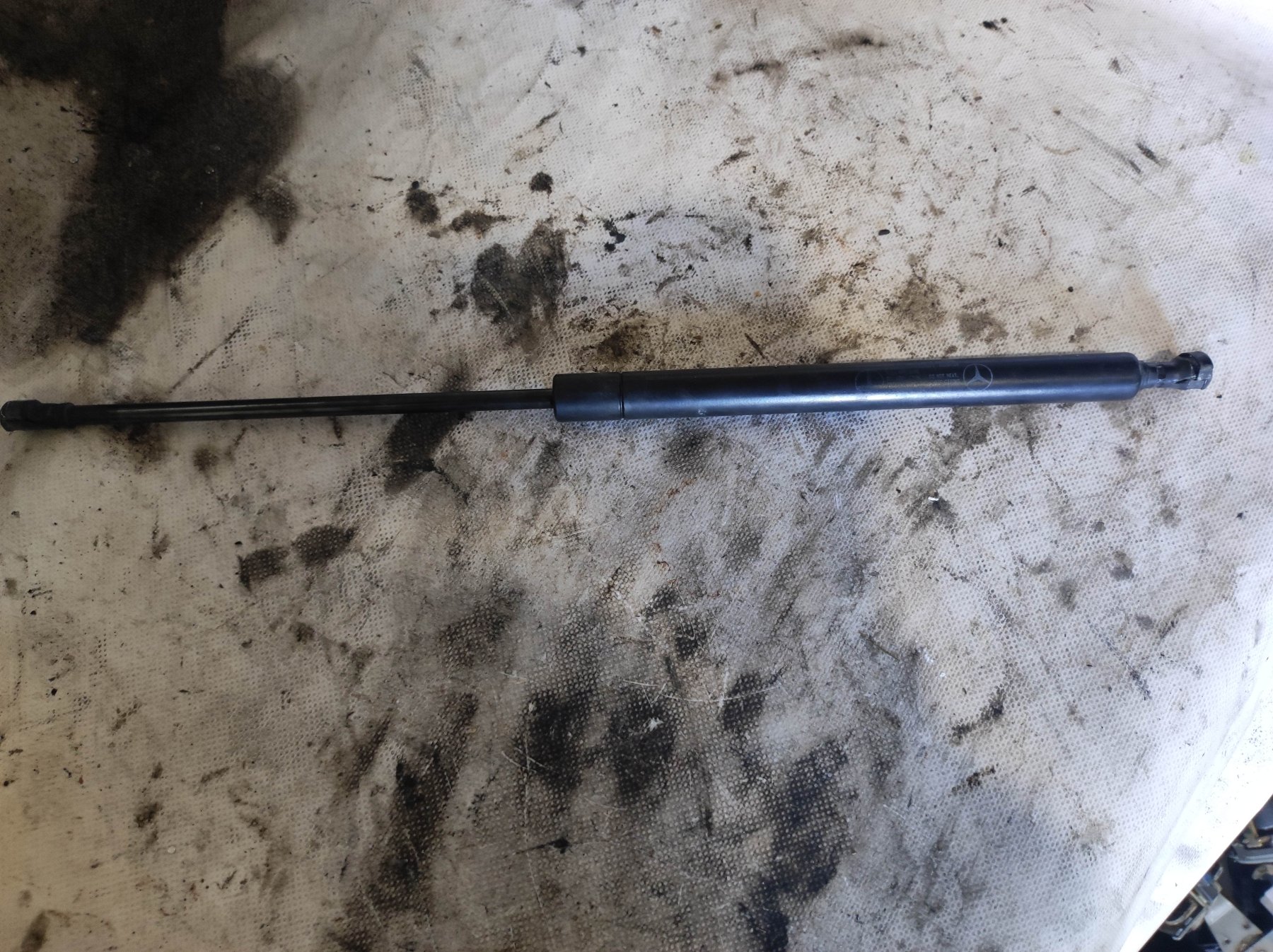 амортизатор капота газовий; амортизатор під капот; стійка капота; упор капота; амортизатор капота Mercedes-Benz E-Class W210 (1995-2003) A2108800429