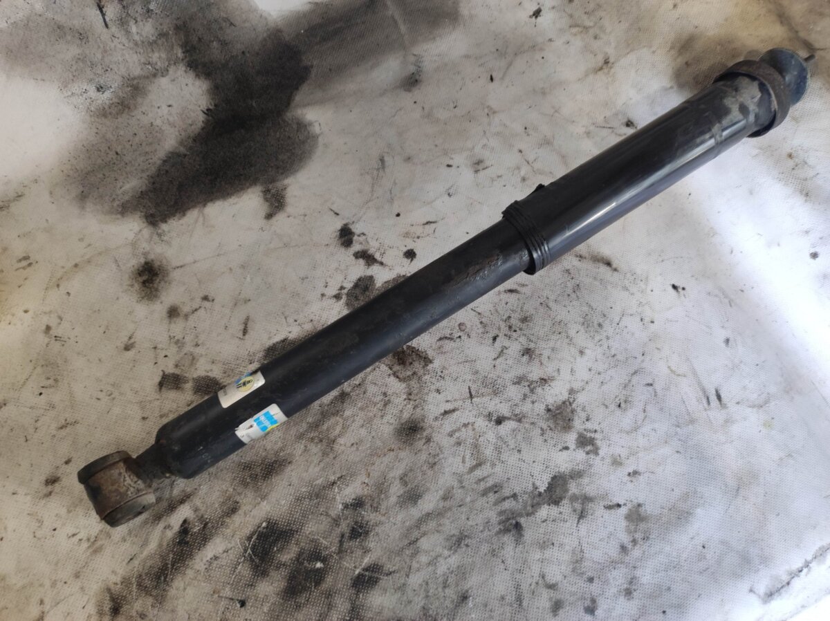 Амортизатор передній Mercedes-Benz E-Class W210 (1995-2003) 24100540