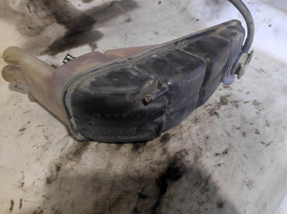 Бачок системи охолодження двигуна Mercedes-Benz E-Class W210 (1995-2003) A2105000249