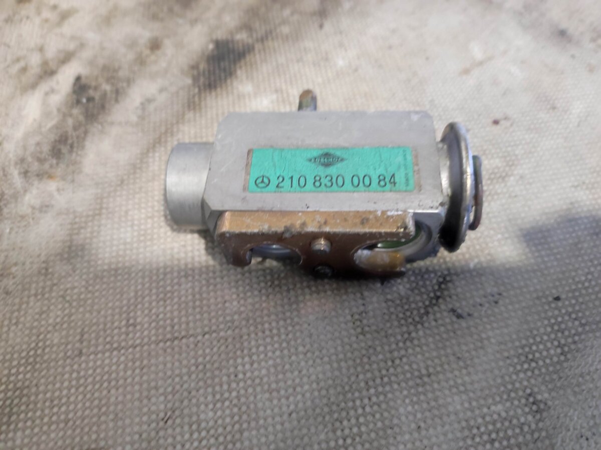 Клапан кондиціонера first fit Mercedes-Benz E-Class W210 (1995-2003) A2108300084