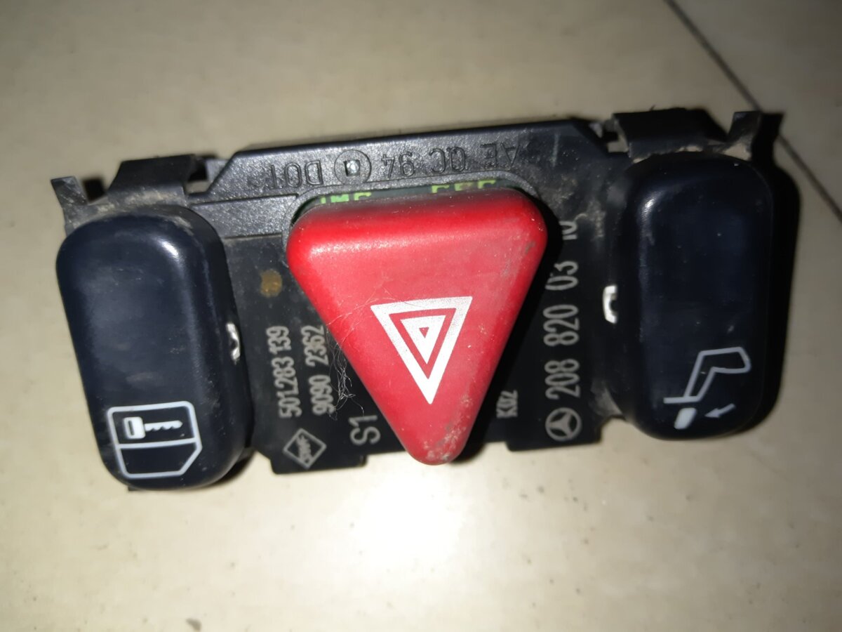 Кнопка аварійки Mercedes-Benz E-Class W210 (1995-2003) 2088200310