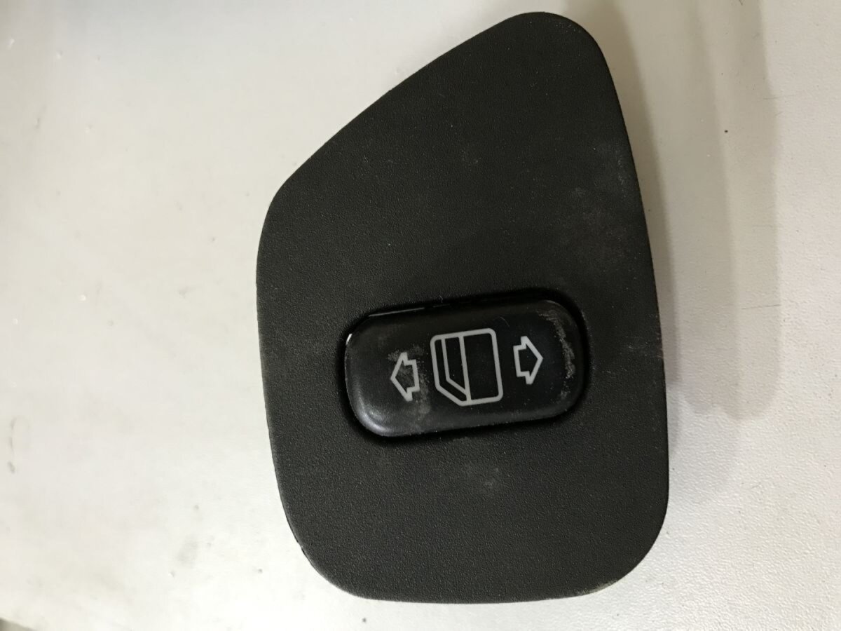 Кнопка стеклоподьемника Mercedes-Benz E-Class W210 (1995-2003) A2108200510