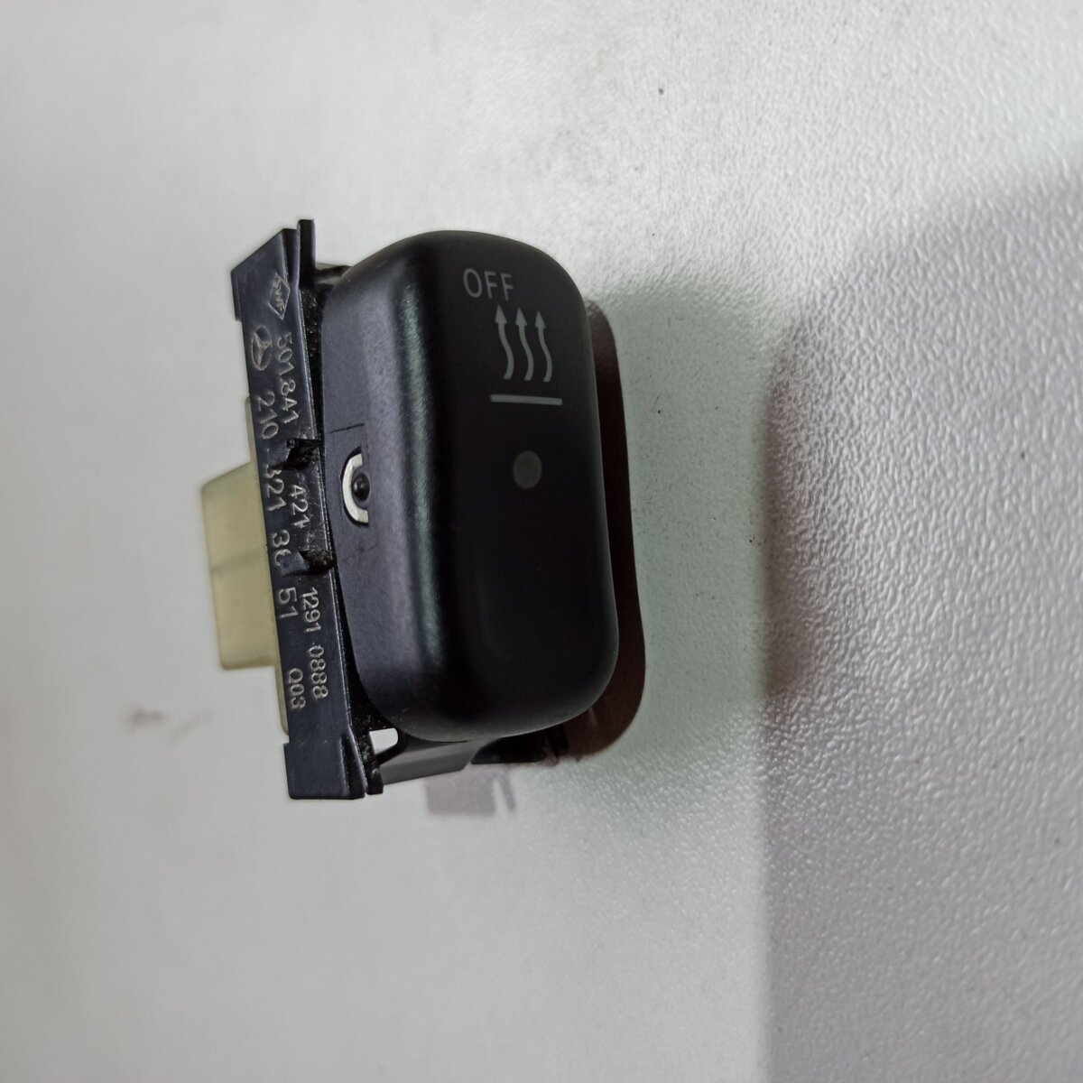 Кнопка включения обогрева Mercedes-Benz E-Class W210 (1995-2003) A2108213651