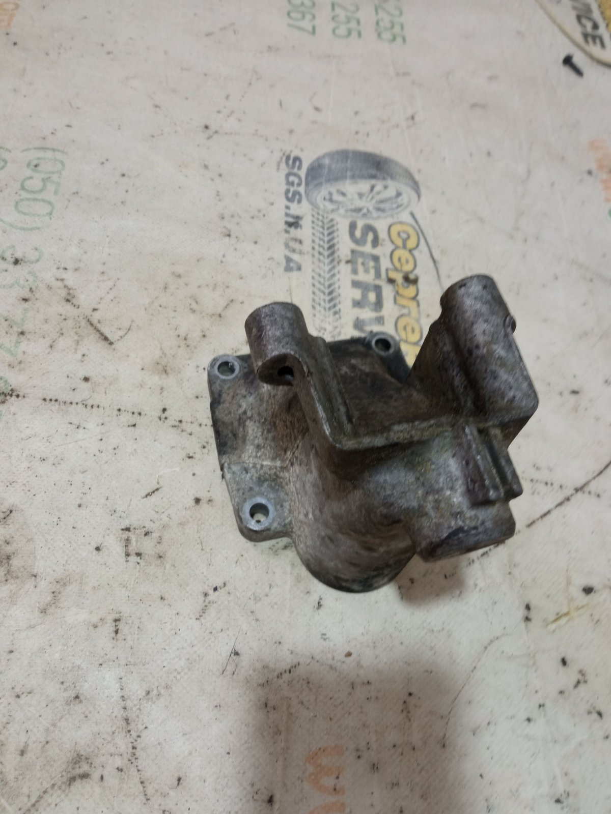 Кронштейн двигуна лівий 2.7cdi Mercedes-Benz E-Class W210 (1995-2003) A6112231004