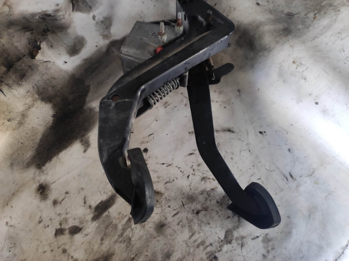 Кронштейн педалей, педальний вузол Mercedes-Benz E-Class W210 (1995-2003) A2102900519