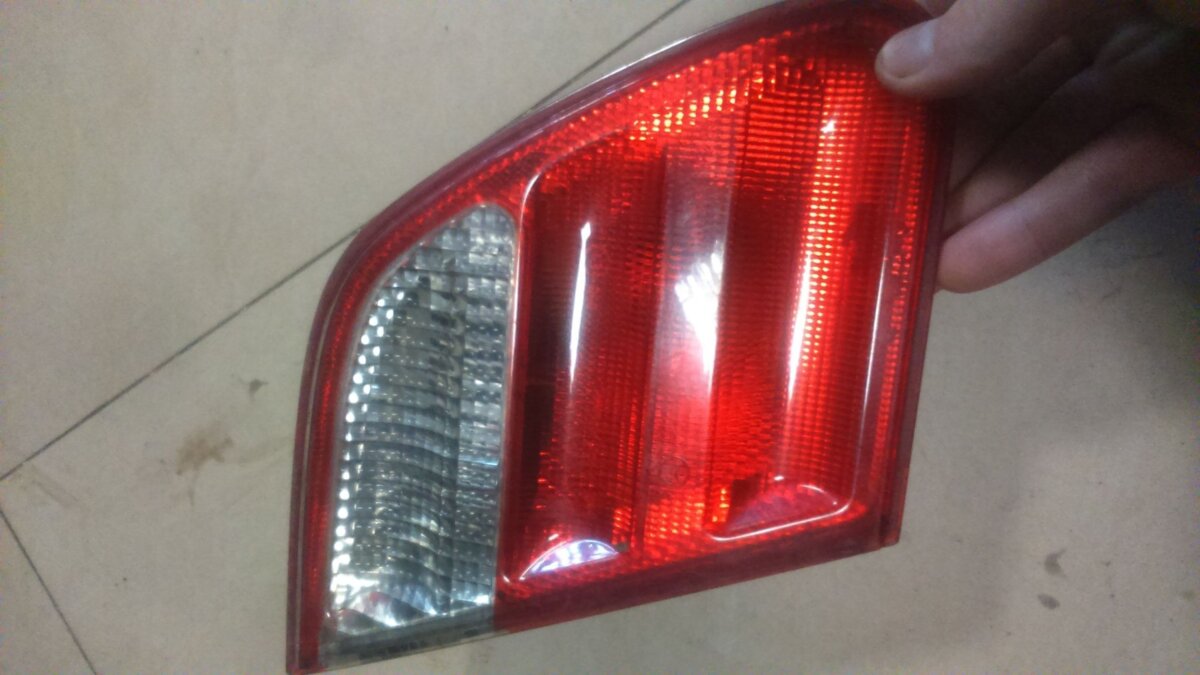 Ліхтар задній  лівий внутрішній  mercedes e210 Mercedes-Benz E-Class W210 (1995-2003) A2108203764