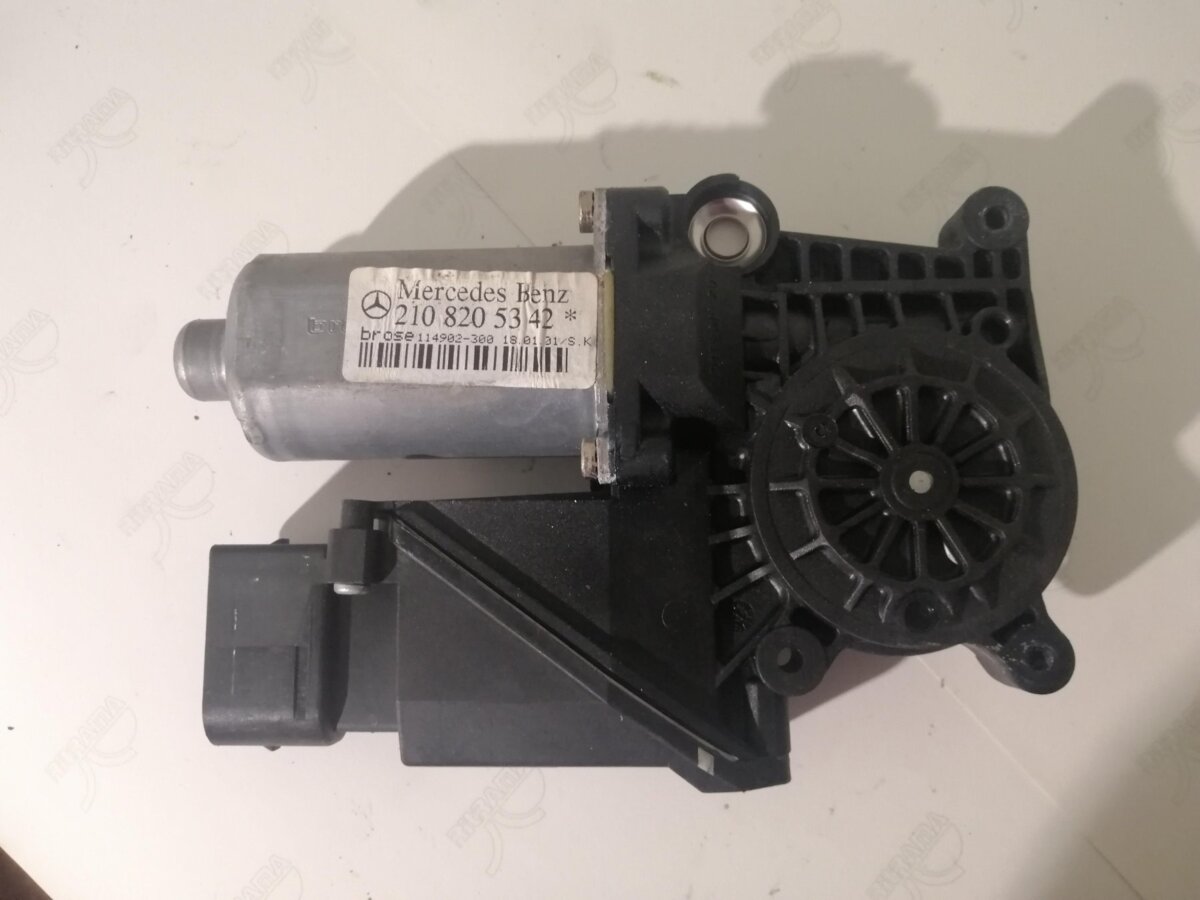 Мотор скло підйомника дверей передніх правих Mercedes-Benz E-Class W210 (1995-2003) A2108205342