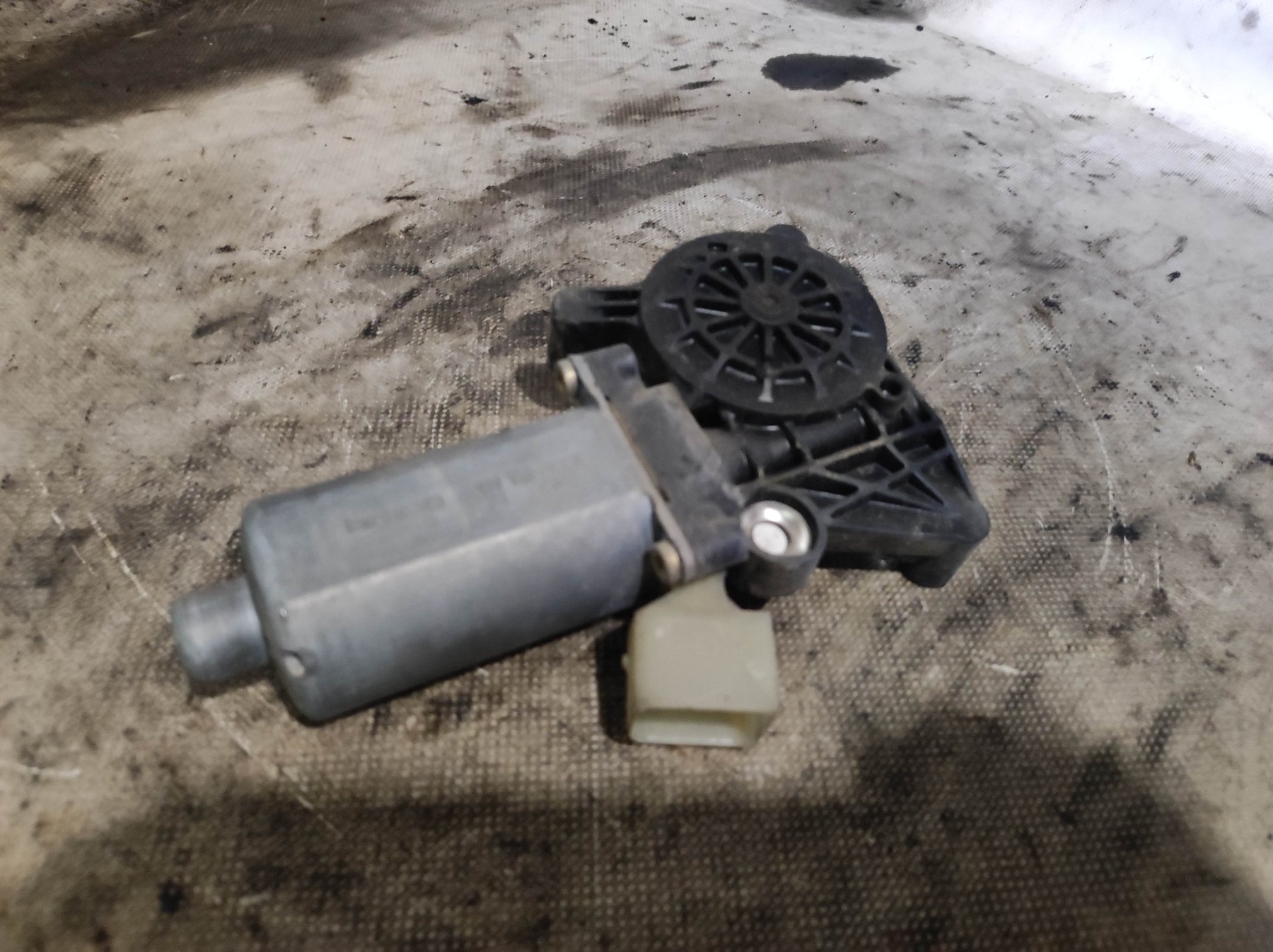 Мотор скло підйомника дверей передніх правих Mercedes-Benz E-Class W210 (1995-2003) A2108205742