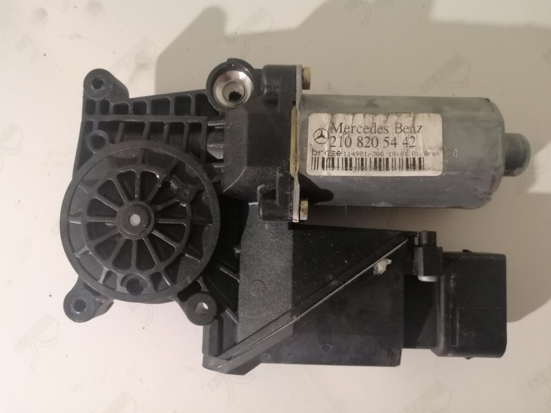 мотор склопідйомника дверей задніх, правих; моторчик склопідйомника двері задніх, правих; двигун стеклопод'емника двері задньої, правої Mercedes-Benz E-Class W210 (1995-2003) A2108205442