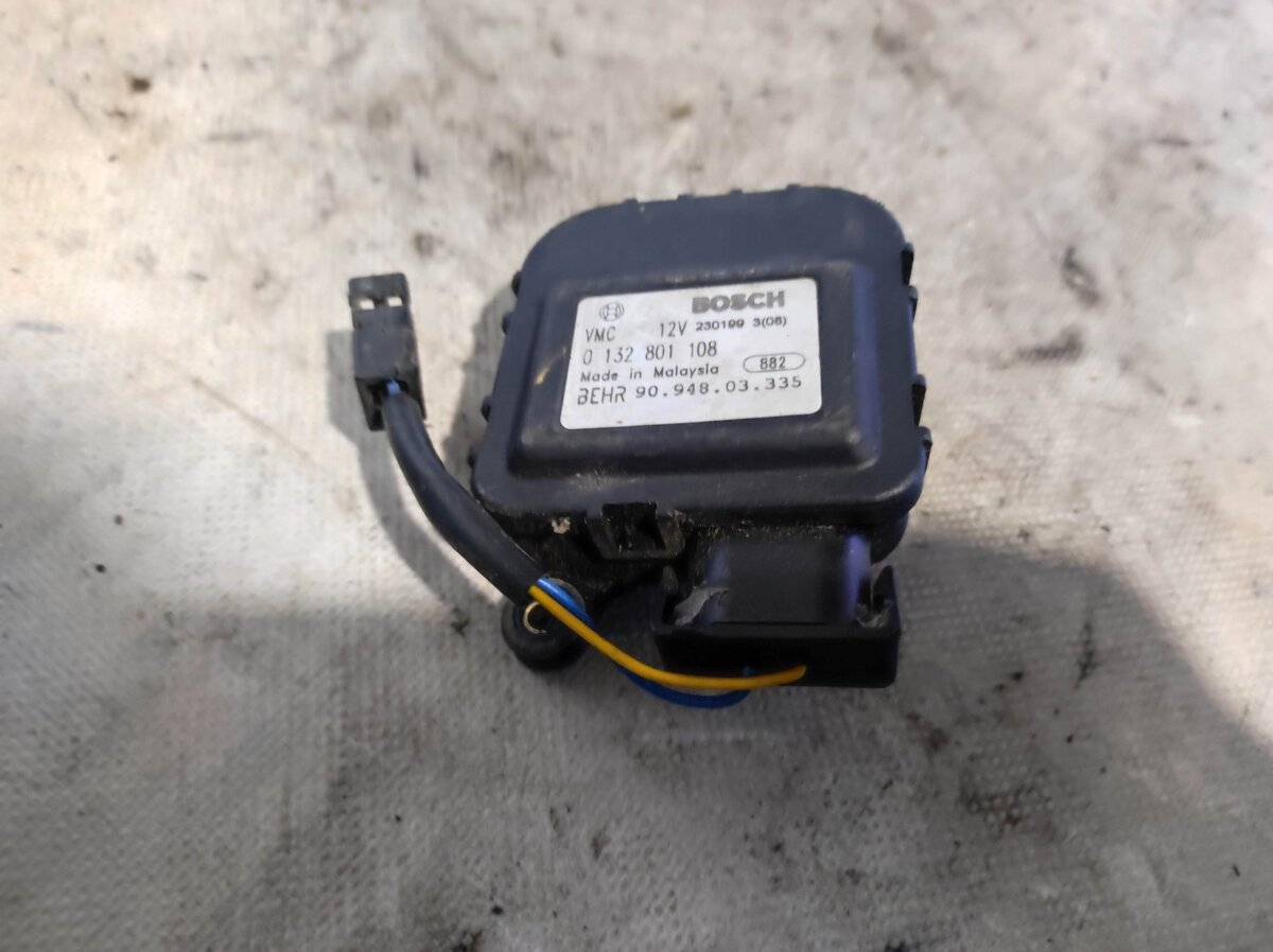 Моторчик заслонки пічки  Mercedes-Benz E-Class W210 (1995-2003) 0132801108