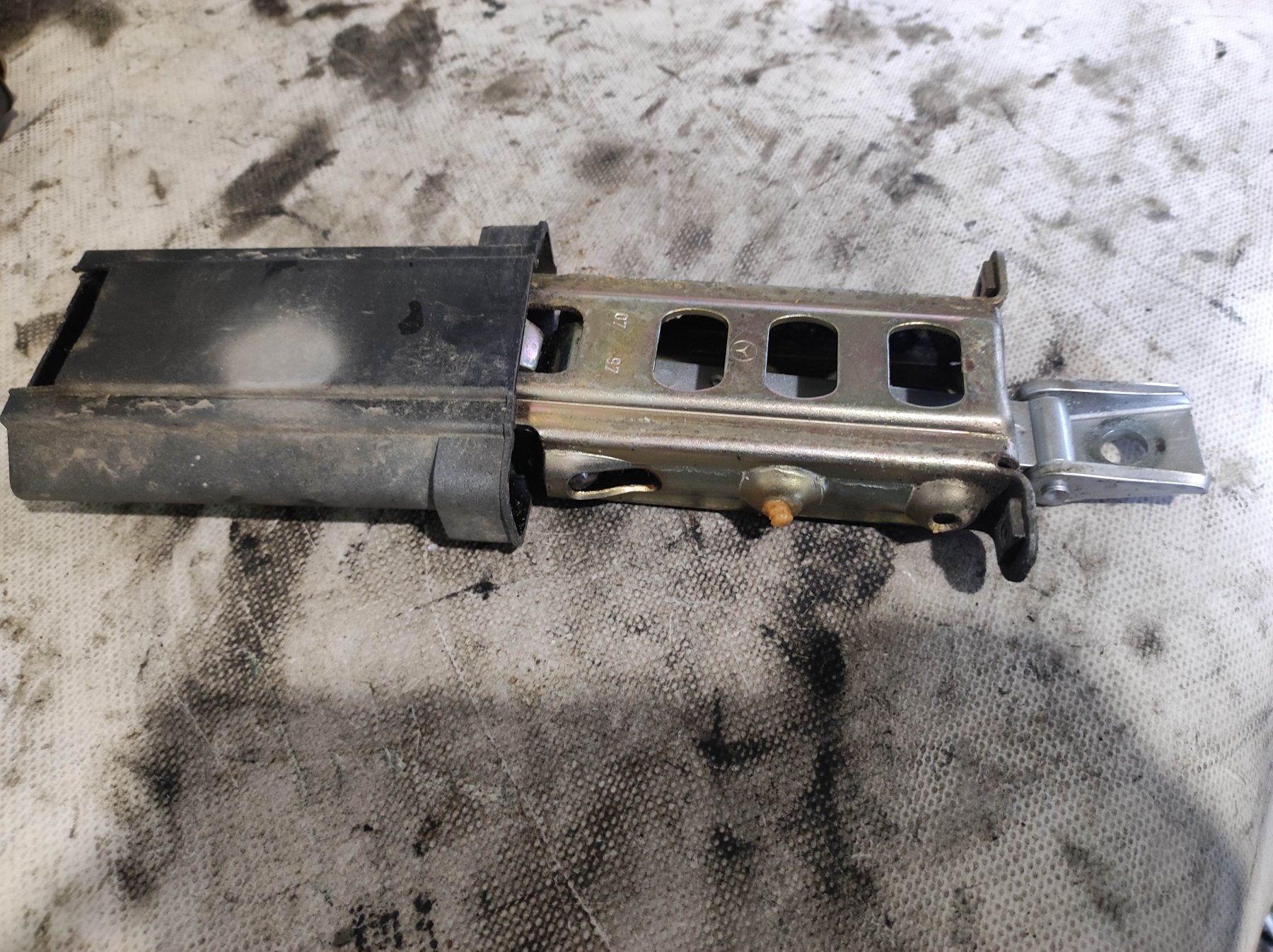 обмежувач відкриття дверей, передній Mercedes-Benz E-Class W210 (1995-2003) A2107200116