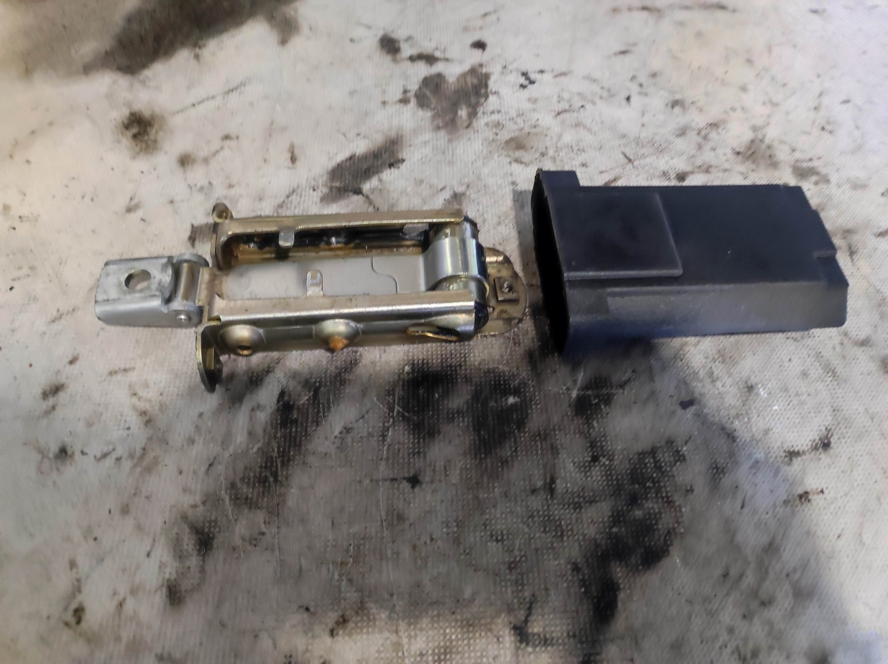 обмежувач відкриття дверей, передній Mercedes-Benz E-Class W210 (1995-2003) A2107200116