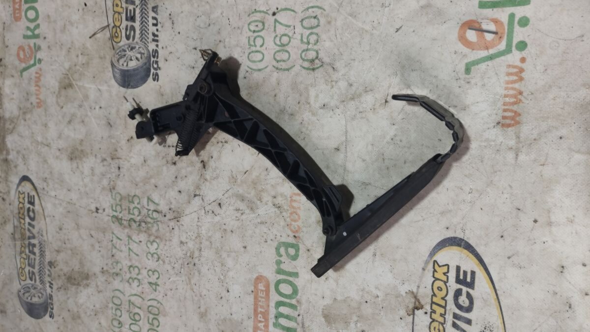 Педаль газа Mercedes-Benz E-Class W210 (1995-2003) A2203010001