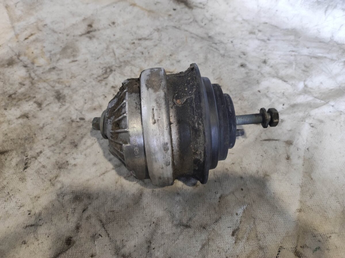 підвіска двигуна (силового агрегату; Подушка (опора) двигуна лів./прав.; Подушка (опора) двигуна, ліва/права) Mercedes-Benz E-Class W210 (1995-2003) A2112400517