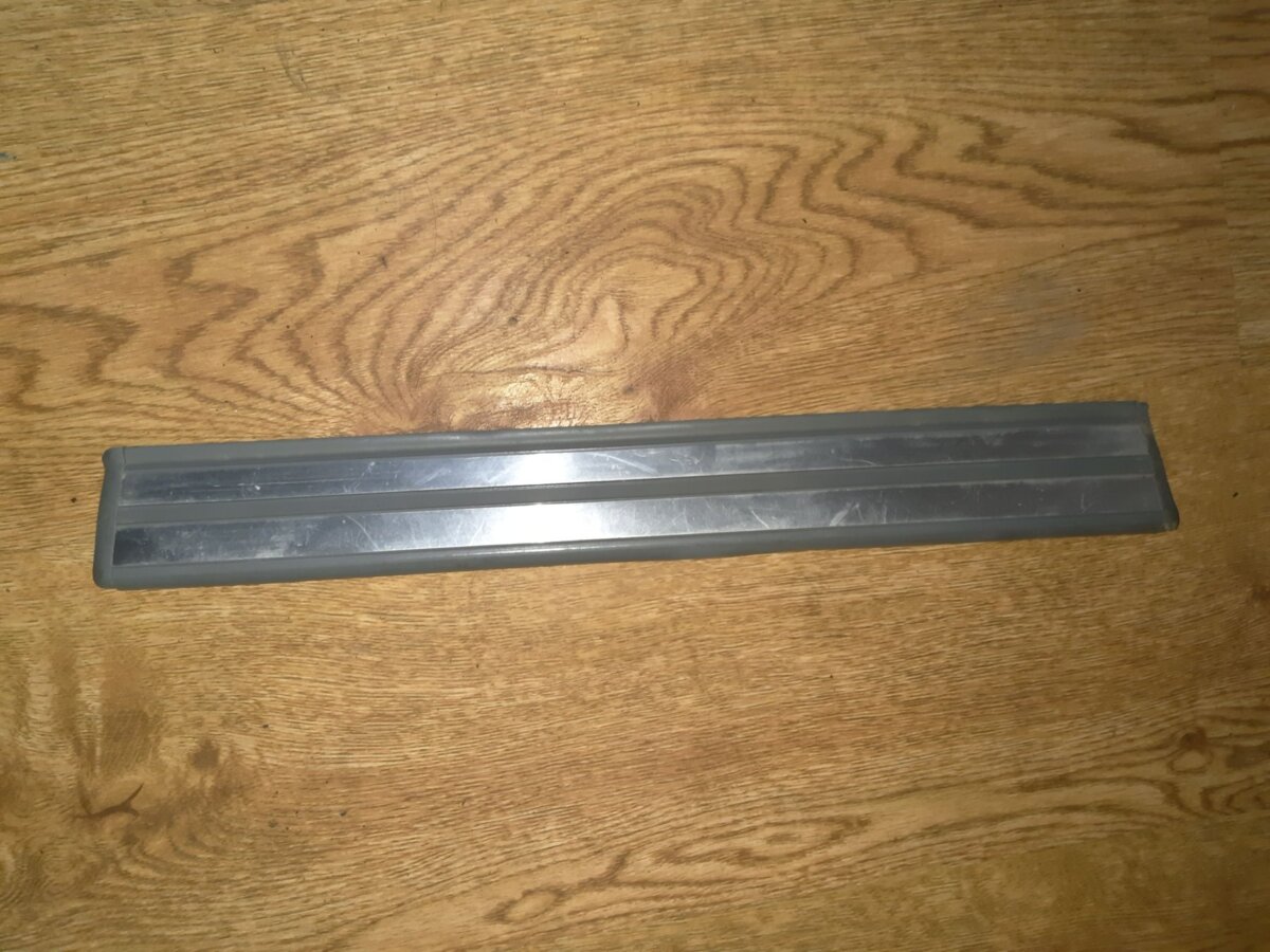 Планка порога задней двери Mercedes-Benz E-Class W210 (1995-2003) A2106800535