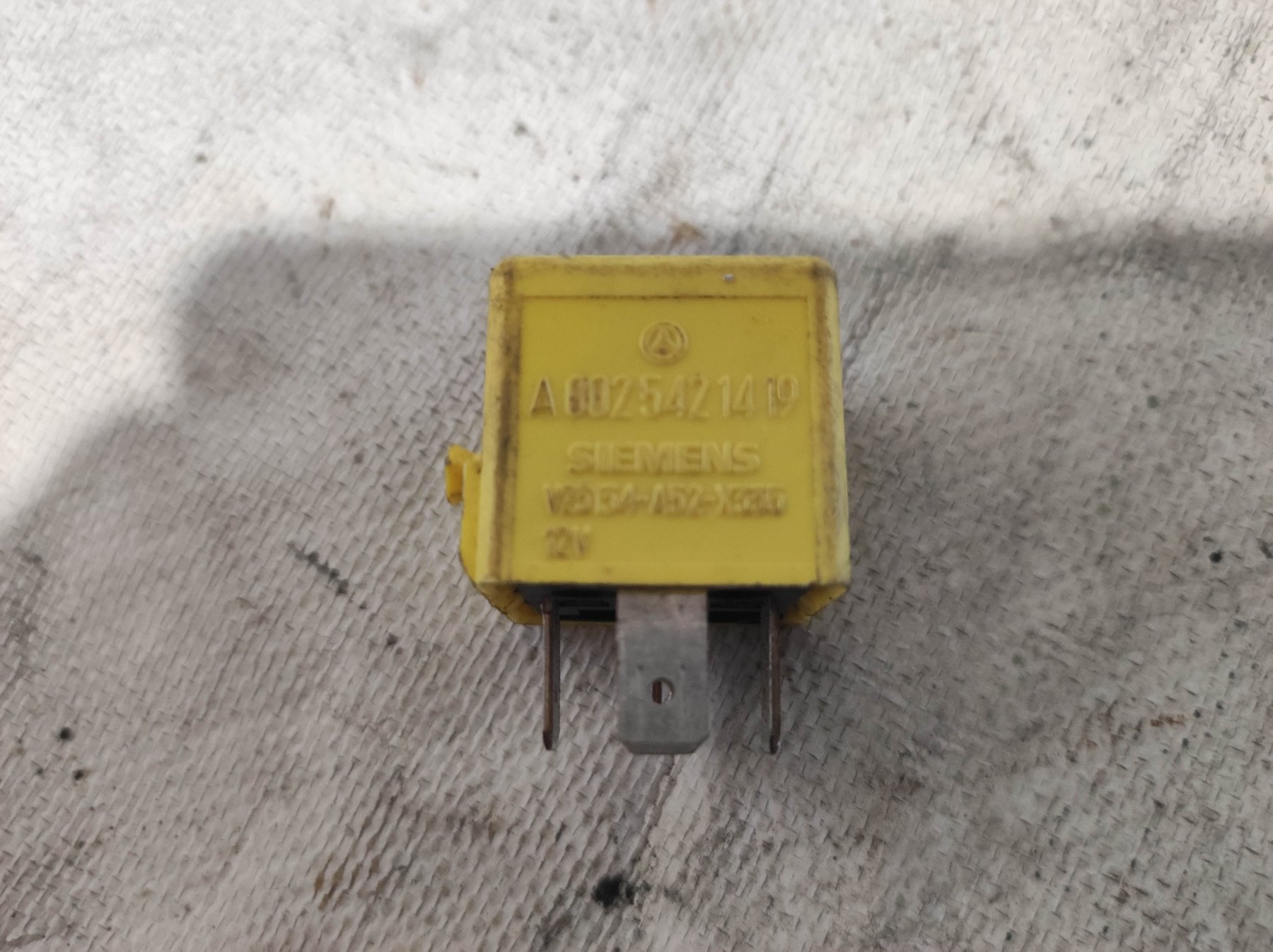 Реле компресора пневмопідвіски Mercedes-Benz E-Class W210 (1995-2003) A0025421419