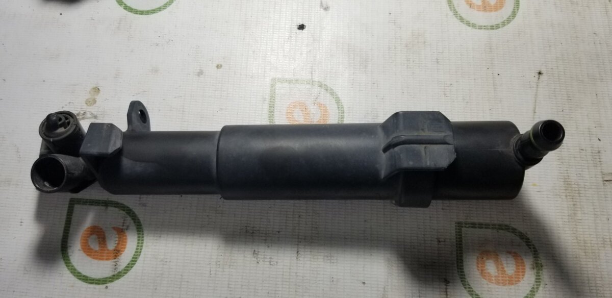 сопло омивача фари передньої, правої; форсунка омивача фари передньої, правої Mercedes-Benz E-Class W210 (1995-2003) A2108601647