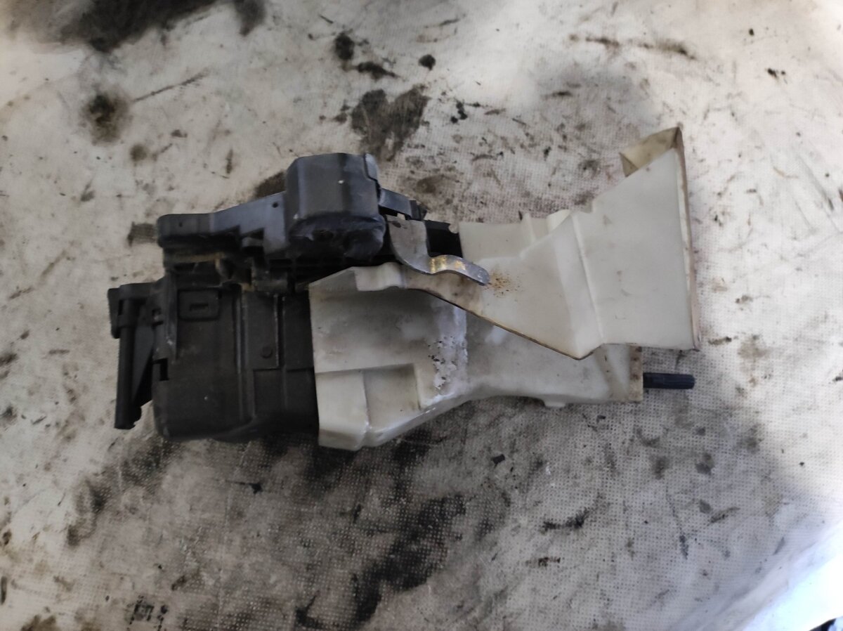 Замок двери передней правой Mercedes-Benz E-Class W210 (1995-2003) A2027204435