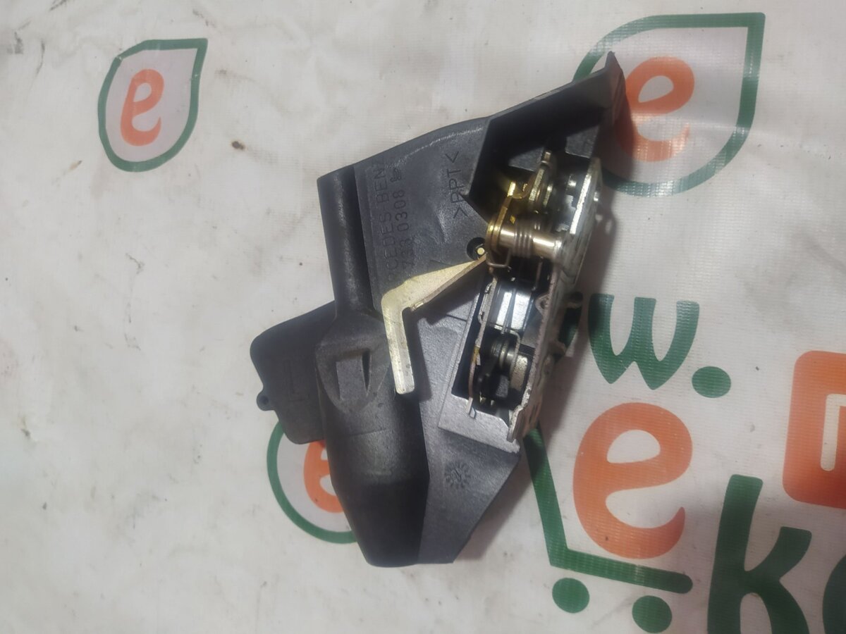 Замок двері задній лівий mercedes w210 Mercedes-Benz E-Class W210 (1995-2003) 2027330308