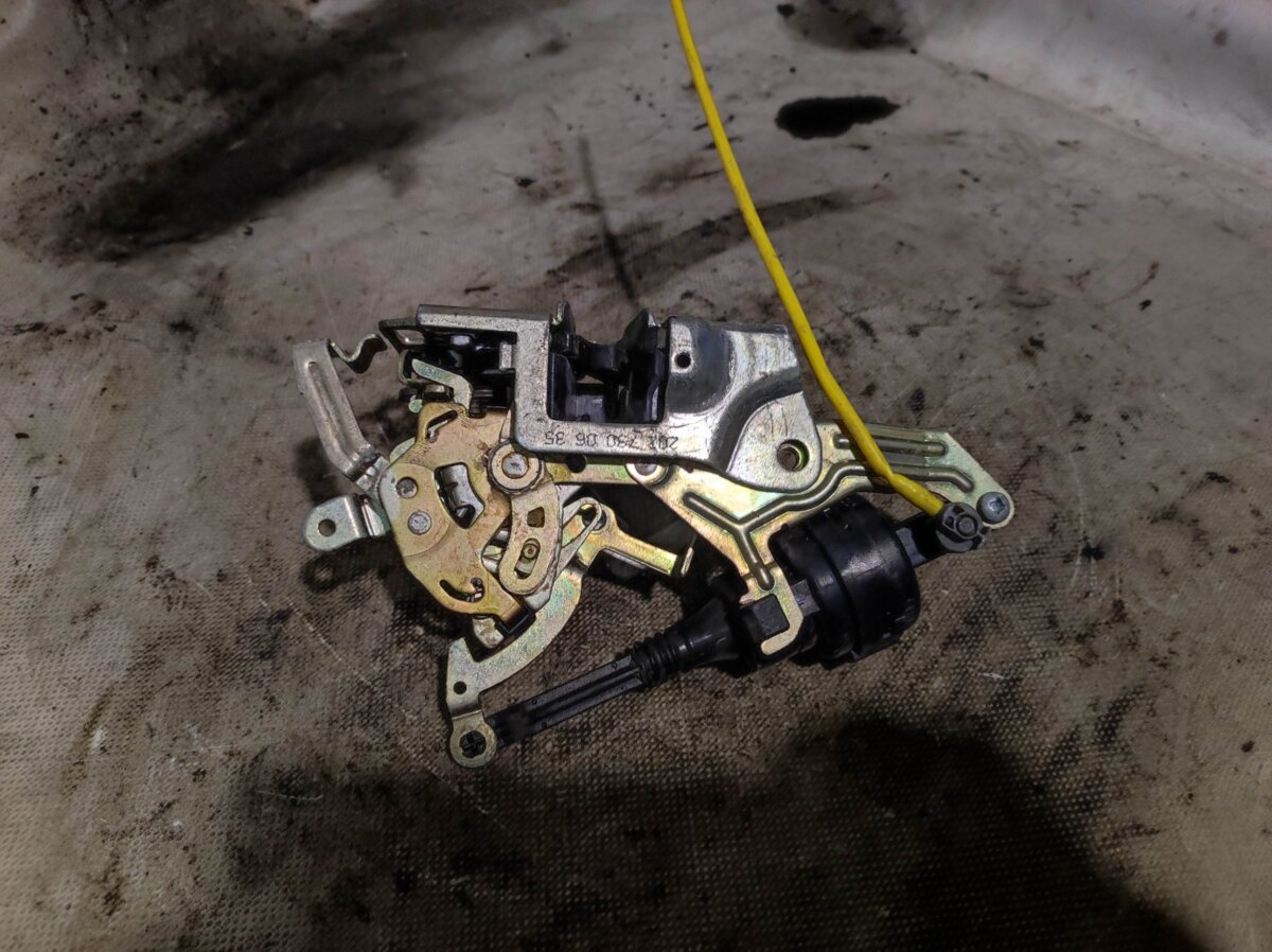 замок задніх дверей, правих; замок задньої дверї, правої Mercedes-Benz E-Class W210 (1995-2003) A2027300635