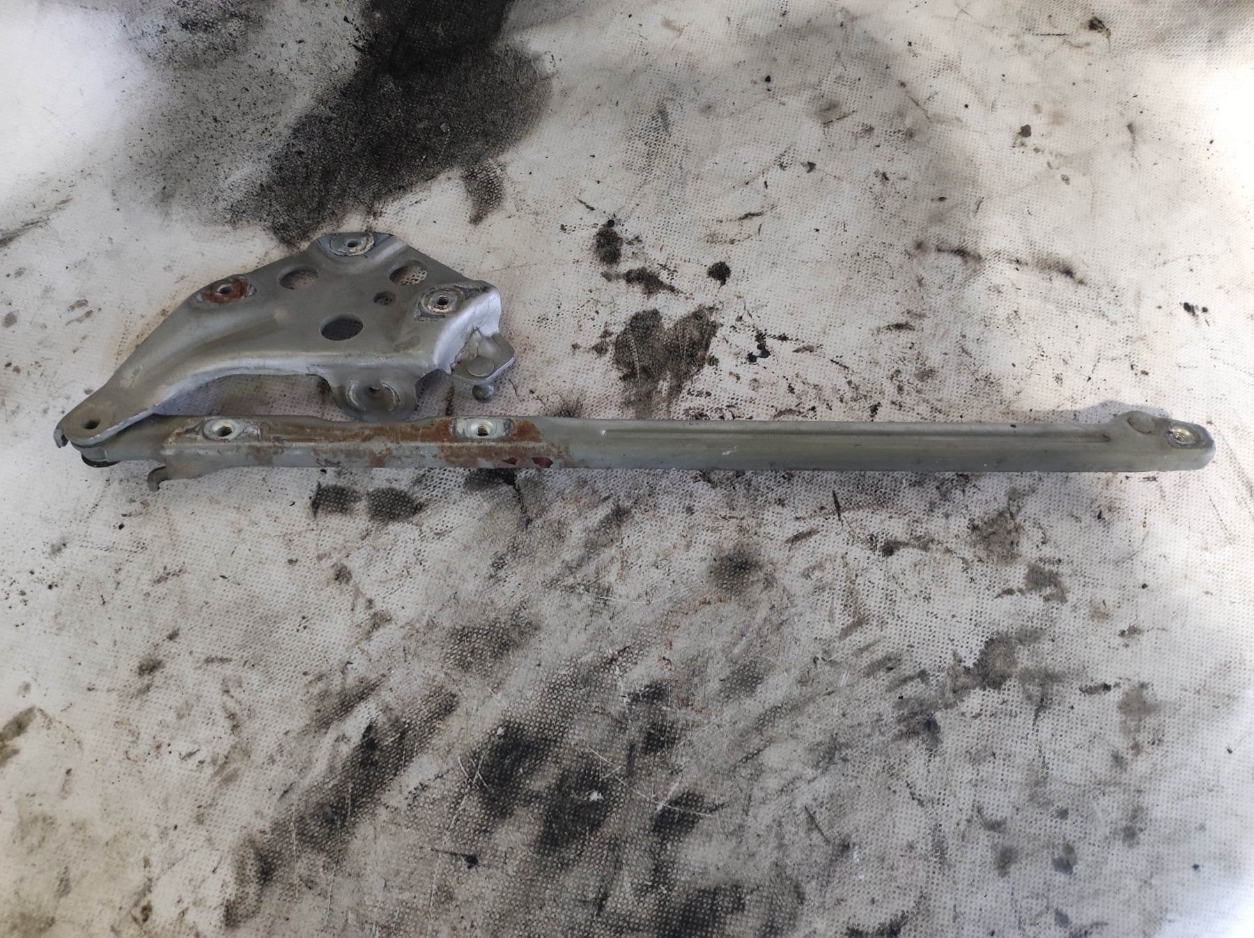 завіс капота, правий; завіса капота права; петля капота, права; шарнір капота правий Mercedes-Benz E-Class W210 (1995-2003) A2108800228