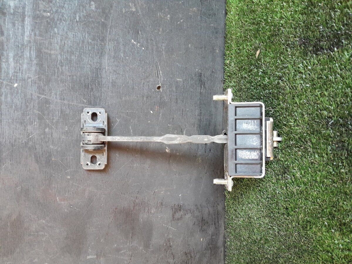 Фіксатор дверей Mercedes-Benz E-Class W211 (2002-2009) A2117200116