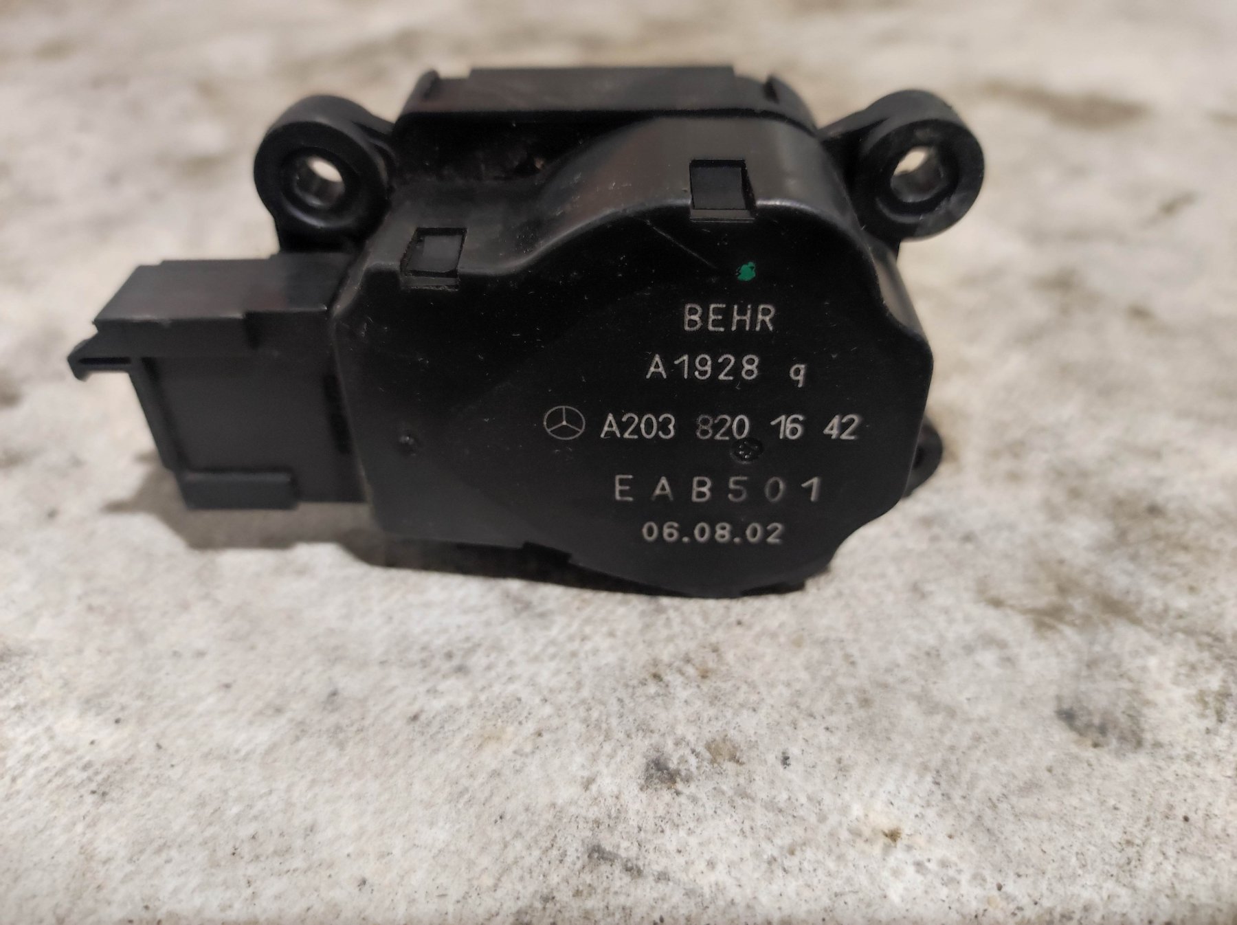 мотор заслінки печі; привід системи автоматичного управління обігрівачем; двигун заслінки печі Mercedes-Benz E-Class W211 (2002-2009) A2038201642