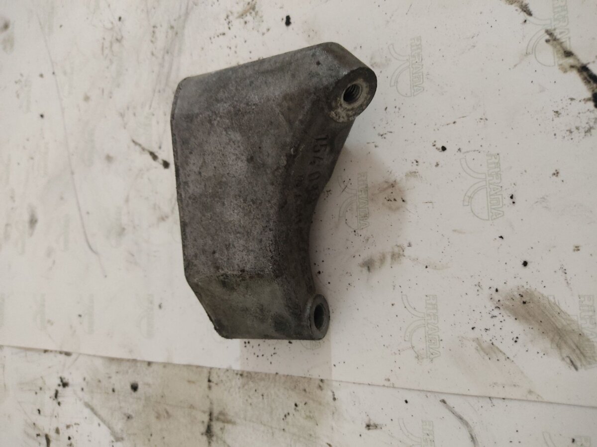 Кронштейн компресора кондиціонера Mercedes-Benz S-Class W220 (1998-2005) A6112340239