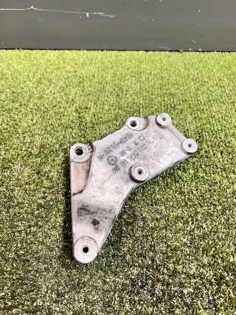 Кронштейн впускного коллектора Mercedes-Benz Sprinter W906 (2006-2018) A6510940039