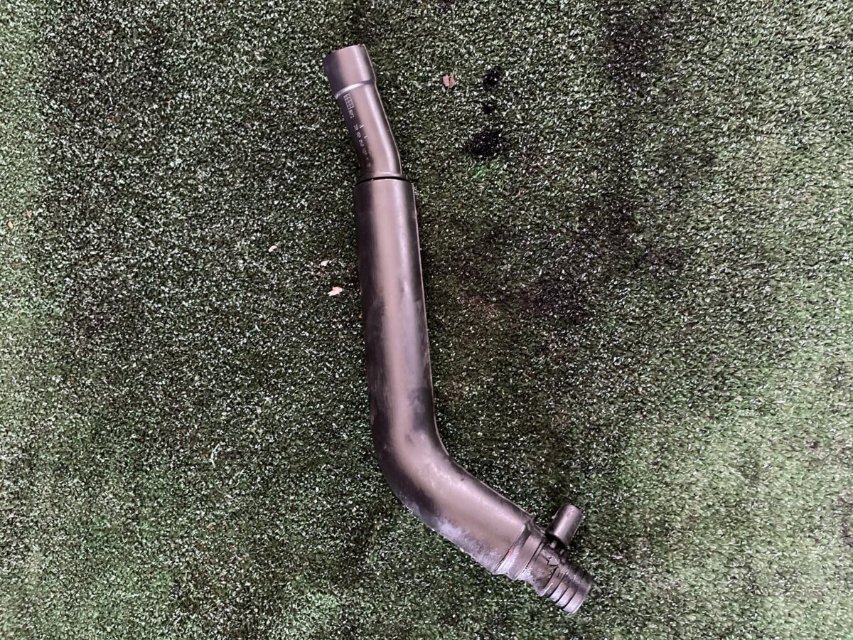 Патрубок вентиляції картерних газів Mercedes-Benz Sprinter W906 (2006-2018) A6510100882