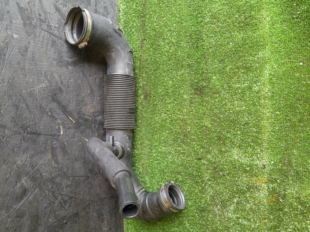 Патрубок вентиляції картерних газів Mercedes-Benz Sprinter W906 (2006-2018) A6510100882